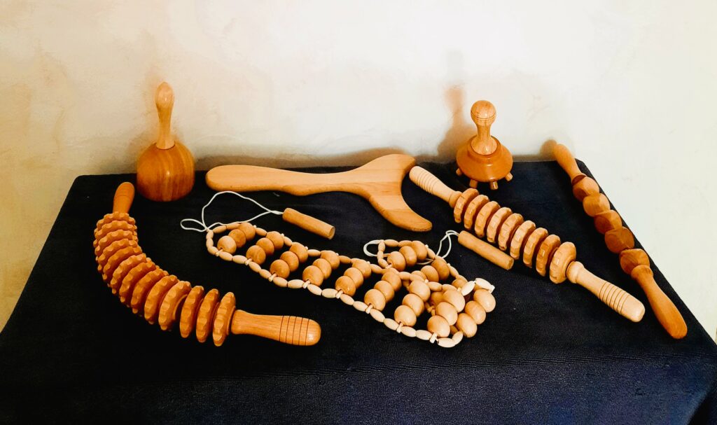 outils ou instruments en bois pour massage madérothérapie minceur